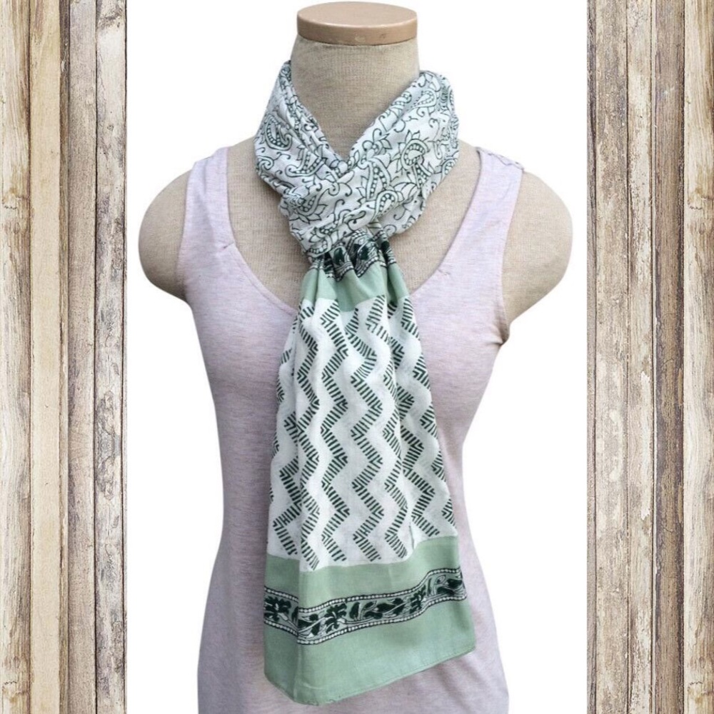 FINAL SALE BEFORE DONATION Scarf